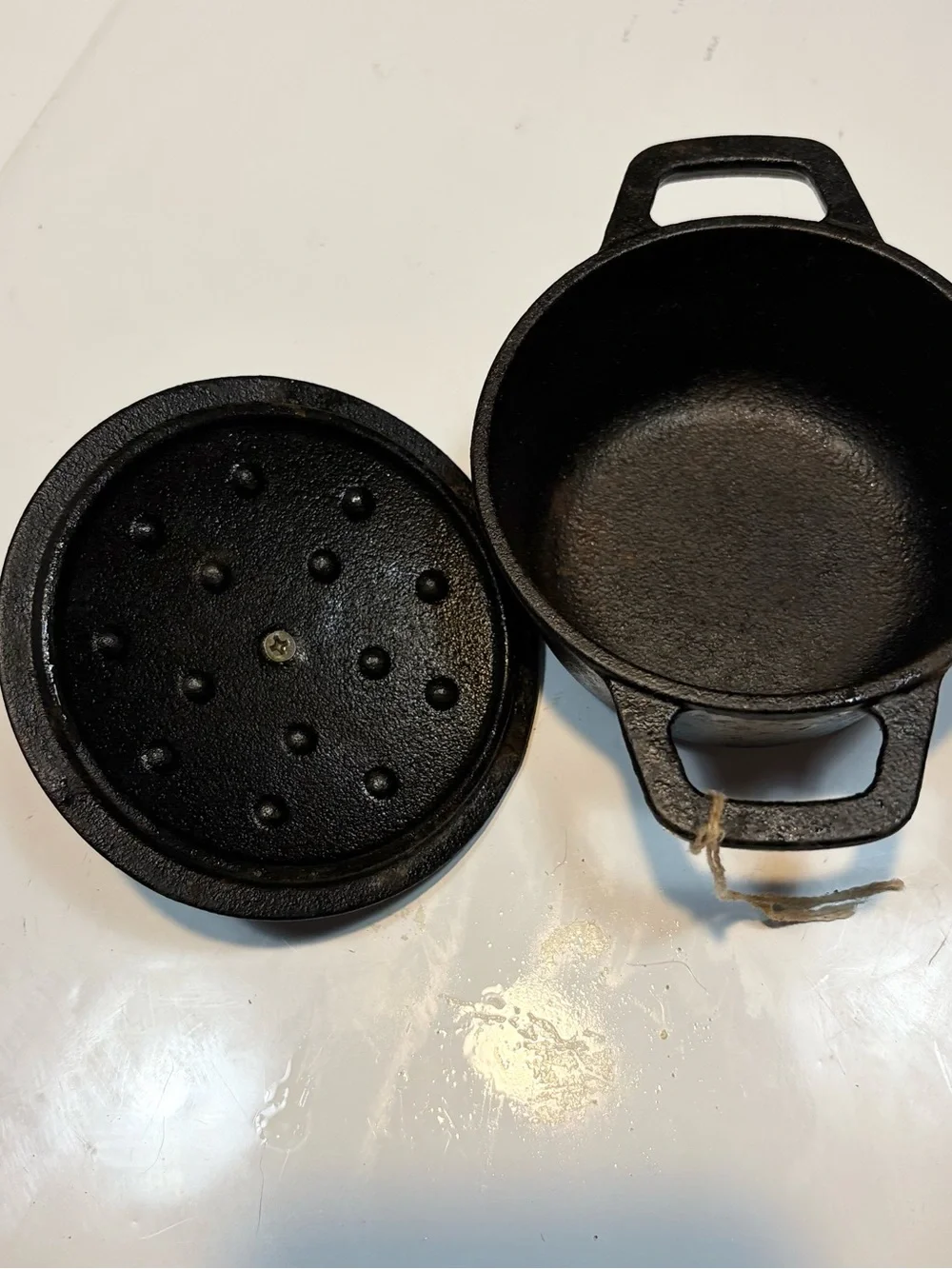 Smith & Clark Ironworks 10 oz Pre-Seasoned Cast Iron Mini Dutch Oven